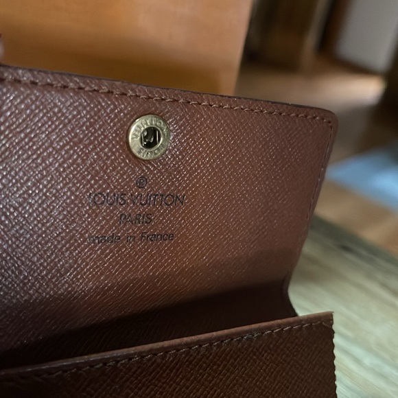 Authentic Louis Vuitton Monogram 4 Ring Key Case - Picture 10 of 16